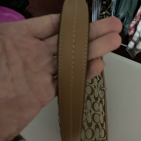 Coach Signature Shoulder Bag EXCELLENT CONDITION - Picture 5 of 10